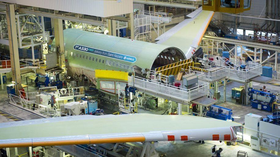 Airbus: le premier A330neo en fin d'assemblage