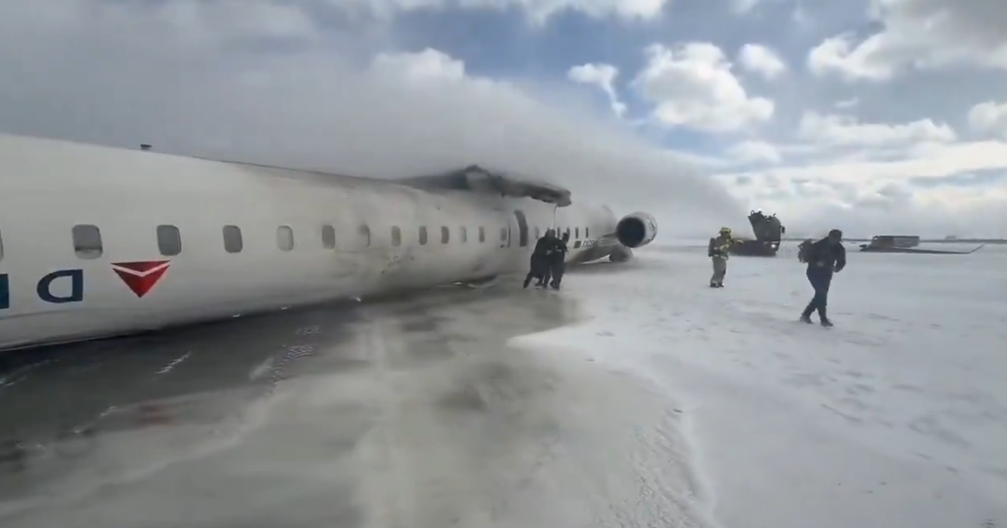 Crash d'un avion de Delta à l'aéroport de Toronto