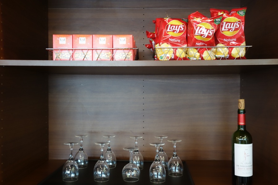 salon iberia aeroport bordeaux bar business traveler france