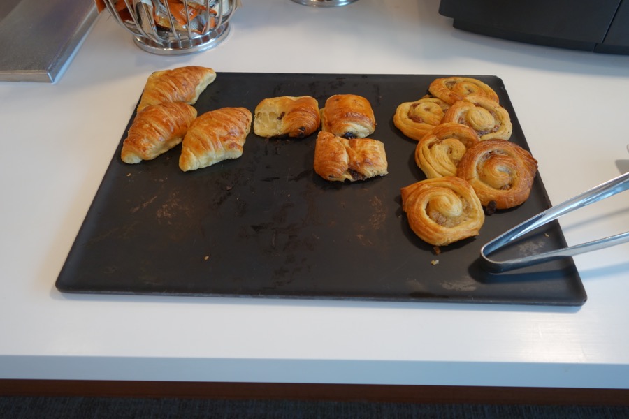 salon iberia aeroport bordeaux croissants business traveler france
