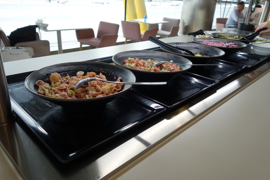 salon velazquez iberia aeroport madrid plats business traveler france