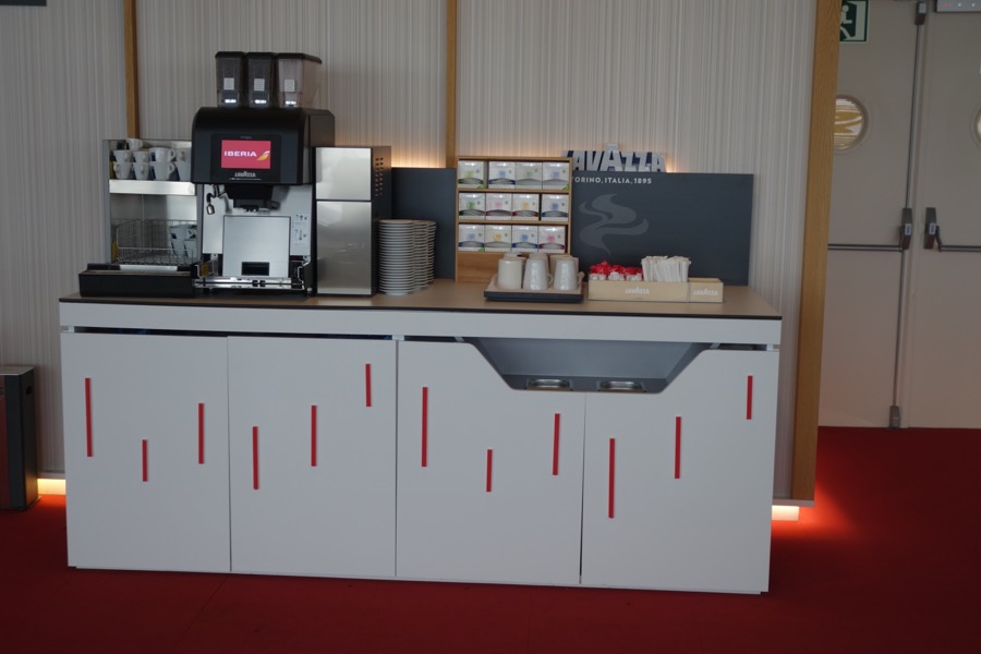 salon velazquez iberia aeroport madrid stand cafe business traveler france