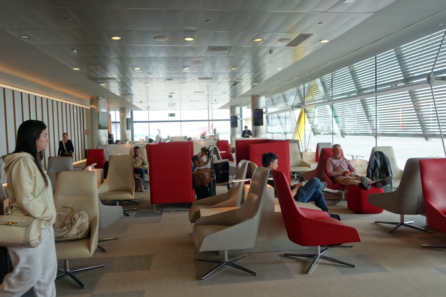 salon velazquez iberia aeroport madrid voyageurs business traveler france