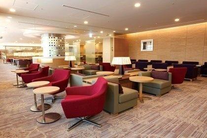 salon-sakura-tokyo-haneda-japan-airlines