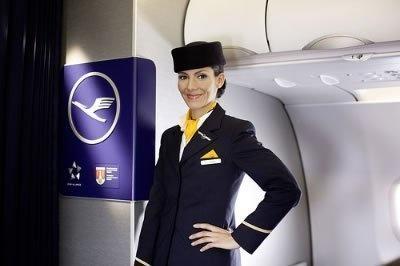 lufthansa-sieges-hotesse