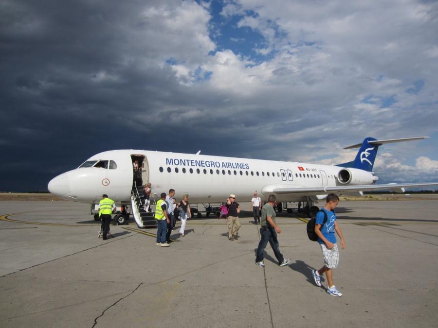 montenegro airlines 900