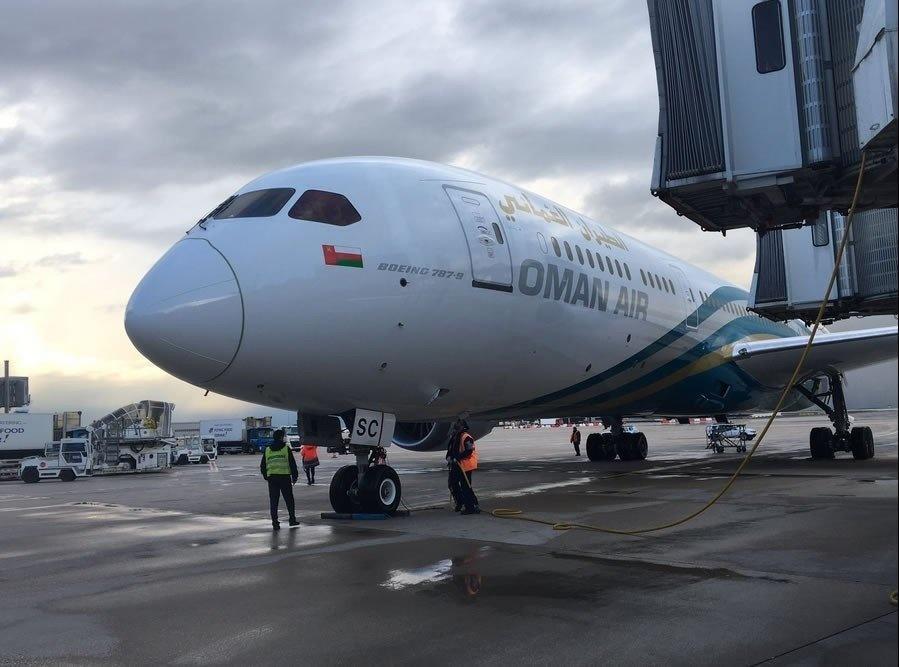 oman air roissy b7879