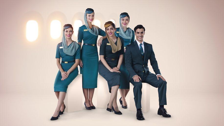De nouveaux uniformes en 2019 pour les hôtesses d'Oman Air 