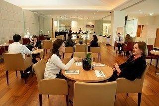 qatar-airways-terminal-premium-restaurant