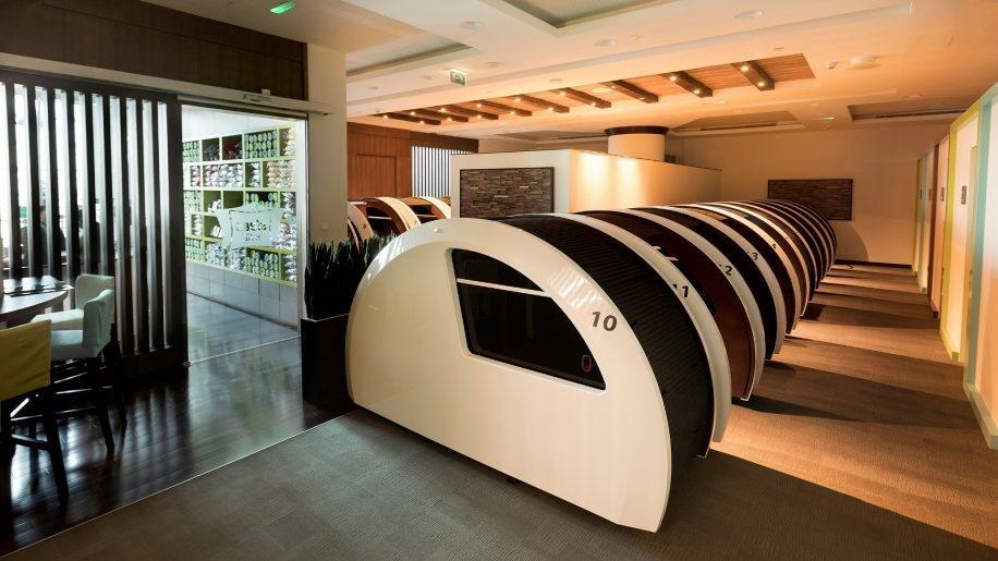 Un salon couchette à l'aéroport de Dubai
