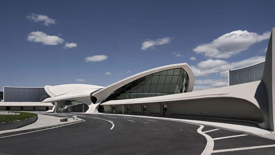 Une piscine sur le toit à l'aéroport de New York JFK