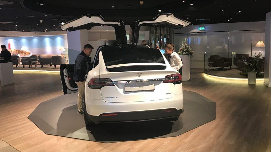 tesla privium schiphol