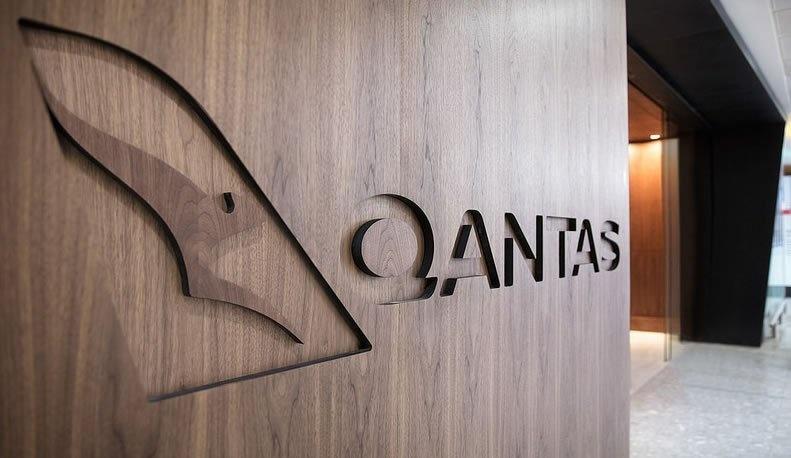qantas heathrow entree