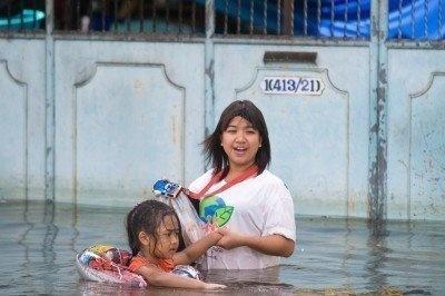 bangkok-inondations-mere-fille