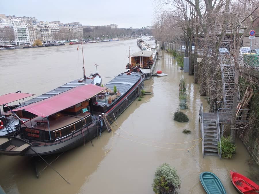 Paris : le niveau de la Seine continue de monter