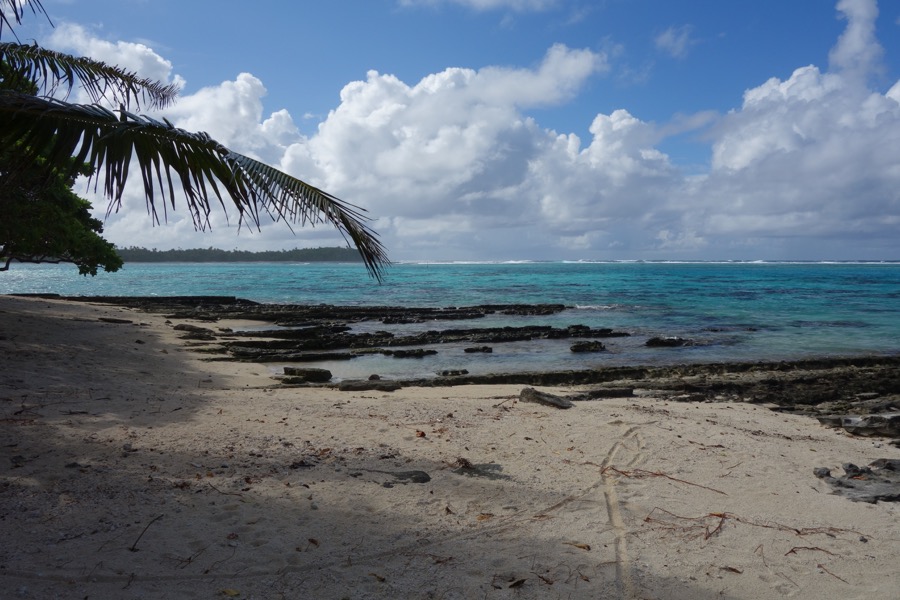 huahine lagon plage camping2