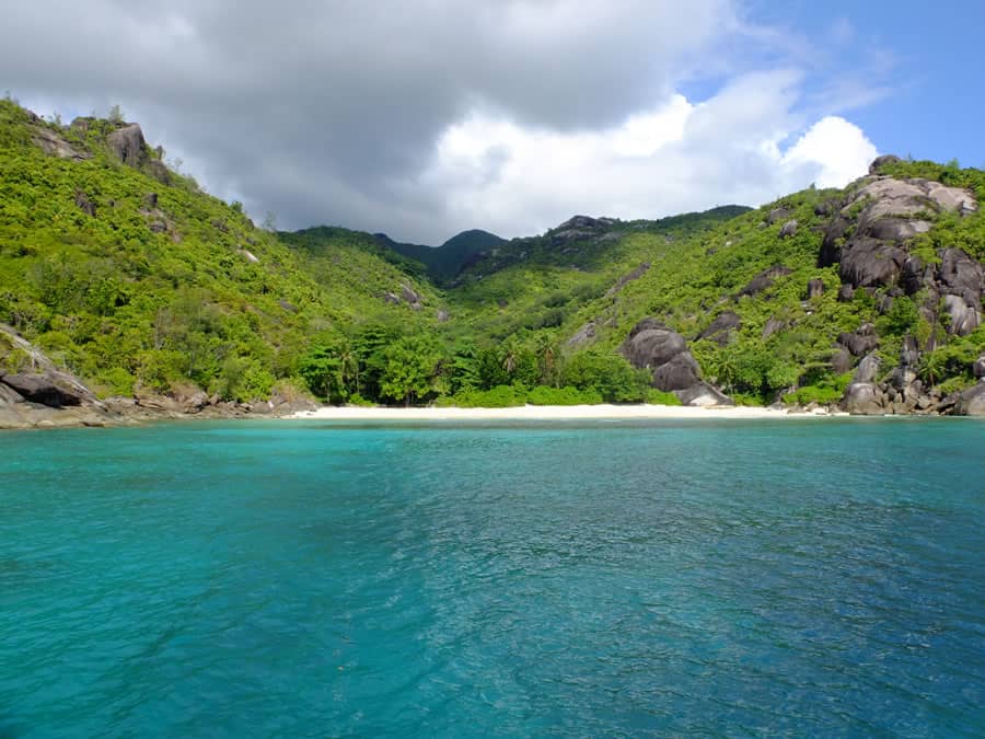 seychelles 0144 plage baie ternay