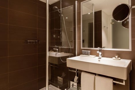 ac-hotel-le-bourget-salle-de-bain