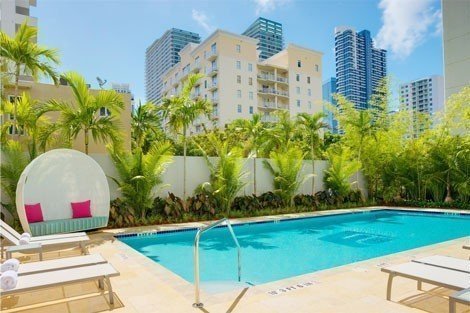 aloft-miami-brickell-piscine