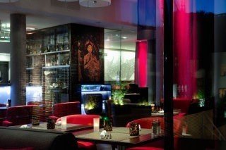 renaissance-paris-parc_de-triomphe-makassar-restaurant