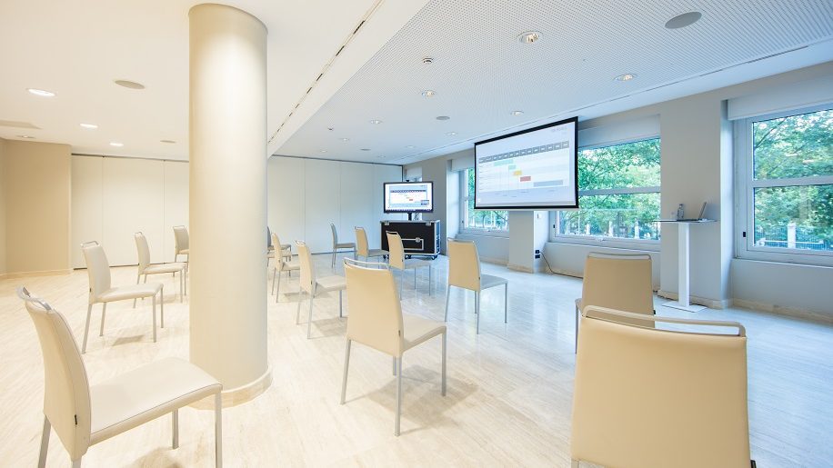 Une salle de réunion d'un hôtel NH