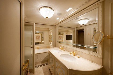 Une chambre de l'hôtel de luxe Ritz à Paris