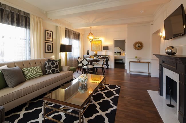 Warwick change d'image et se développe