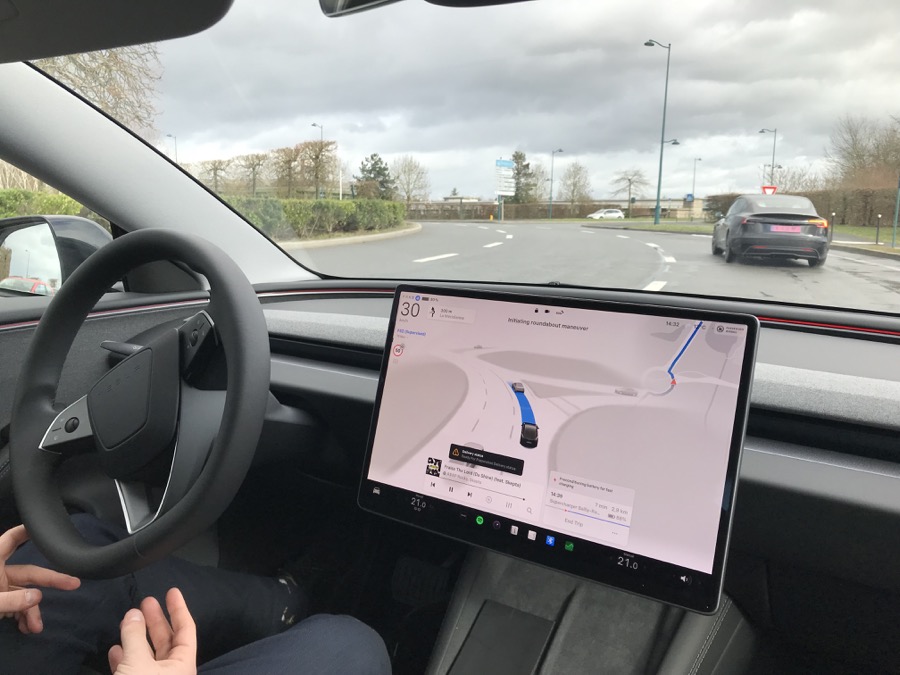 Test de la conduite autonome Tesla