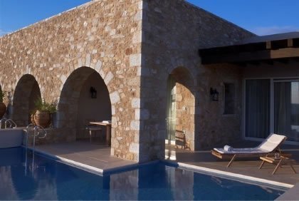 piscine-costa-navarino-suite