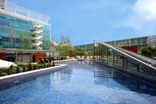 barcelona-skipper-piscine