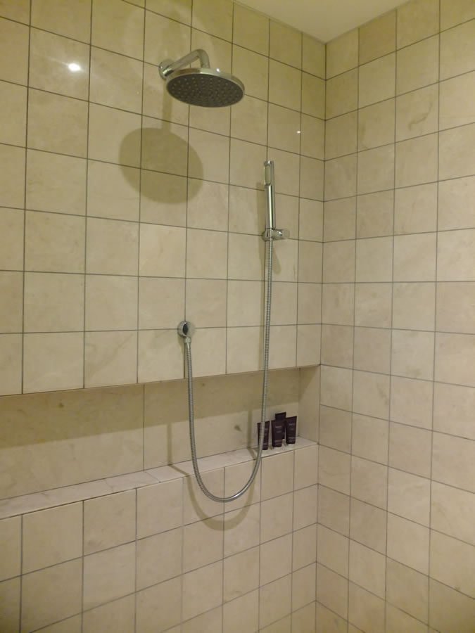raffles douche2