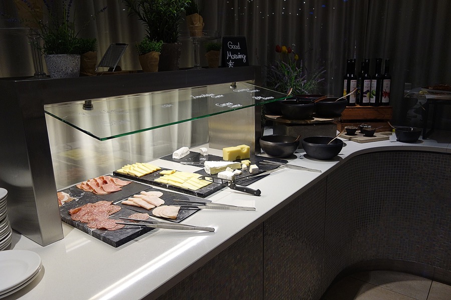 radisson blu bale petit dejeuner fromage one