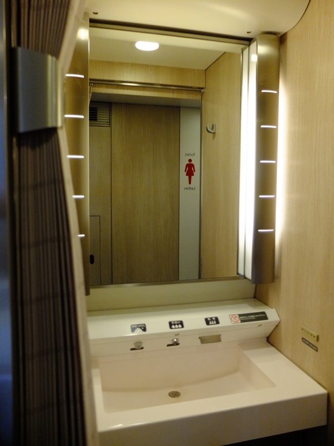 6toilettes shinkansen